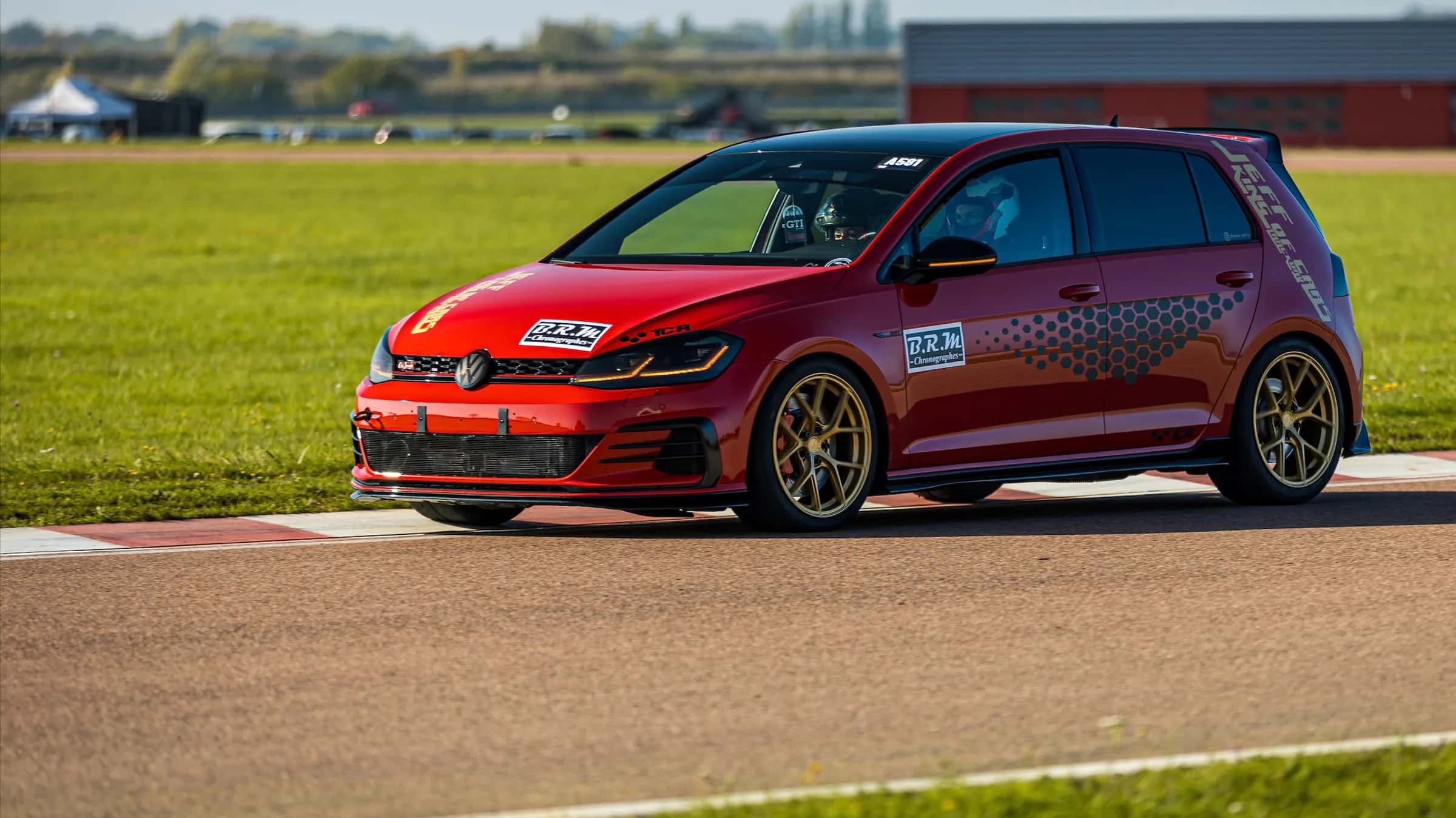 Livraison d'un véhicule sur circuit