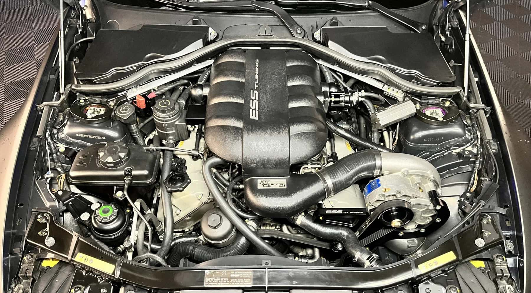 Détail moteur - analyse et contrôle qualité chez Jeff King of Cars