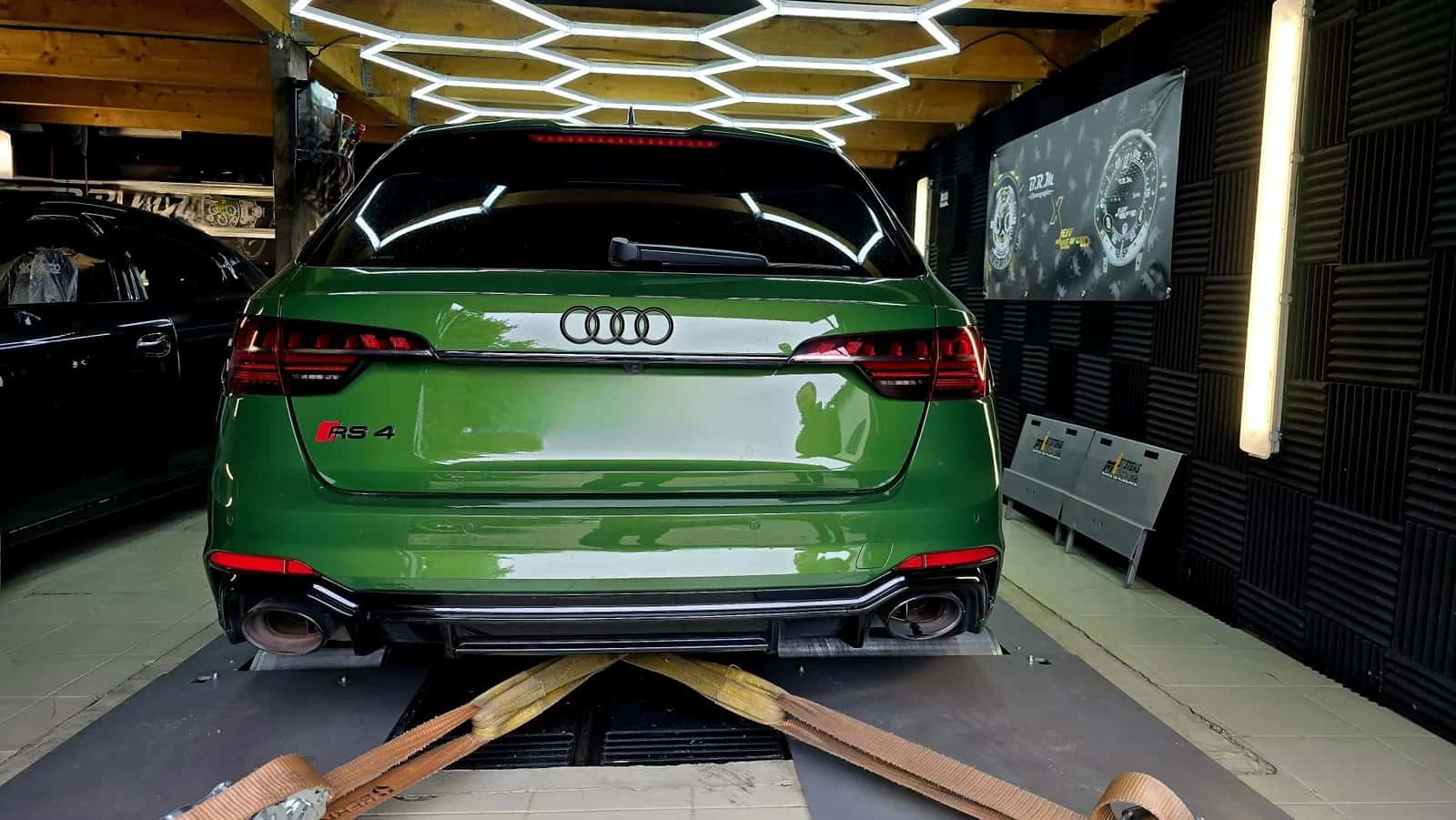 Arrière RS4 B9 - diffuseur et ligne d'échappement
